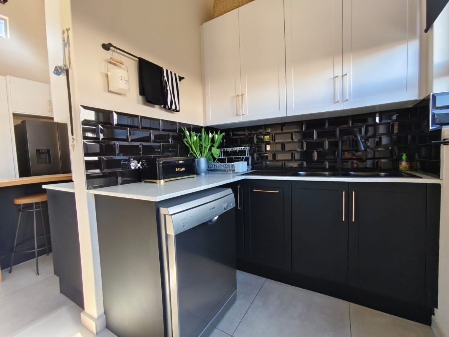 3 Bedroom Property for Sale in Meerhof North West